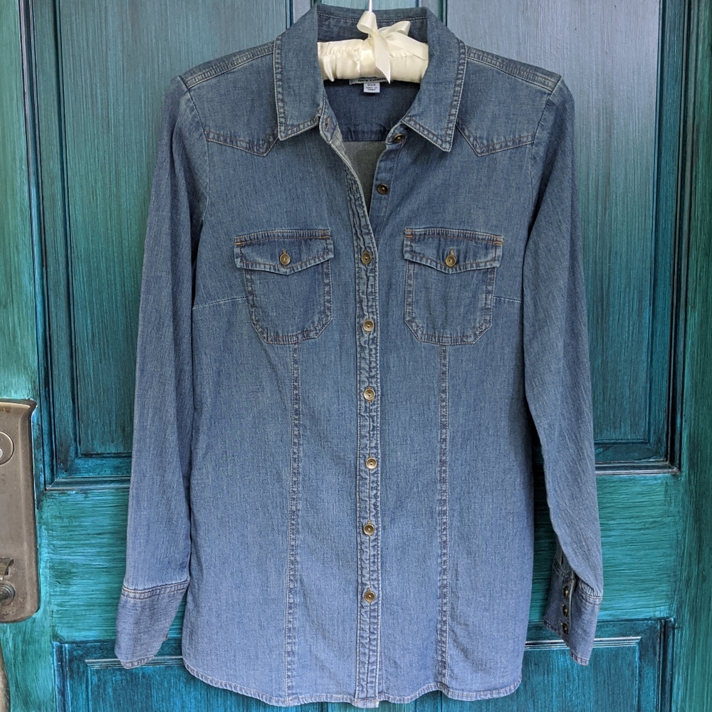 🔴 CLEARANCE   NWOT D&Co. Button Up Denim Blouse